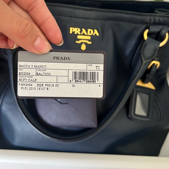 Prada - Picture 2 of 4